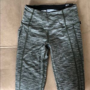 Victoria Secret Knockout Capri, Yoga Pants
